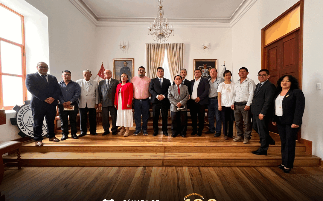 Presentación del programa oficial del Centenario de la Cámara de Comercio e Industrias de Huánuco.